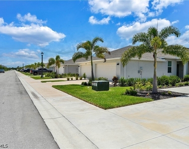 20545 Hazelnut Court S - Photo Thumbnail 31