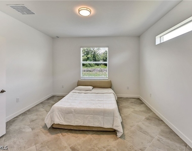 20545 Hazelnut Court S - Photo Thumbnail 23