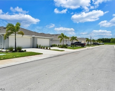 20545 Hazelnut Court S - Photo Thumbnail 34