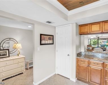 4640 Chantelle Drive - Photo Thumbnail 11