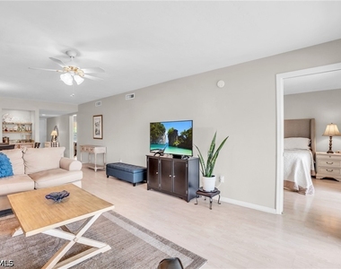 4640 Chantelle Drive - Photo Thumbnail 6