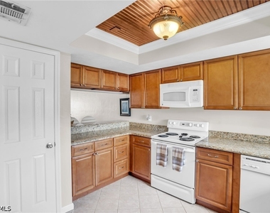 4640 Chantelle Drive - Photo Thumbnail 10