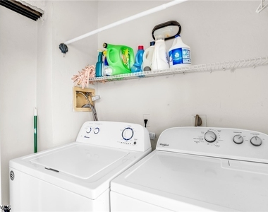 4640 Chantelle Drive - Photo Thumbnail 20