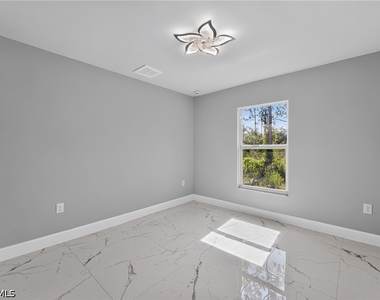 3211 43rd Street Sw - Photo Thumbnail 6