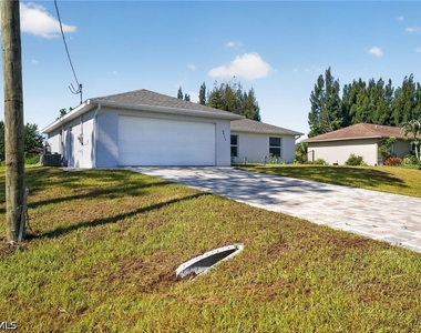3211 43rd Street Sw - Photo Thumbnail 3