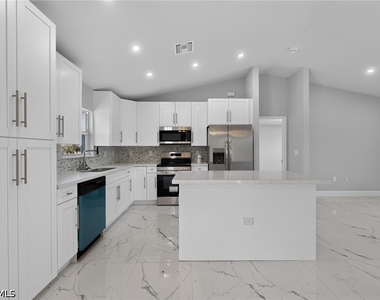 3211 43rd Street Sw - Photo Thumbnail 10