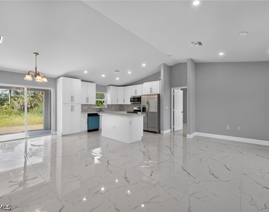 3211 43rd Street Sw - Photo Thumbnail 8