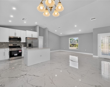 3211 43rd Street Sw - Photo Thumbnail 9