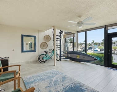 803 River Point Drive - Photo Thumbnail 14