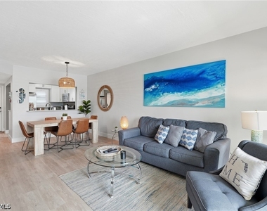 803 River Point Drive - Photo Thumbnail 3