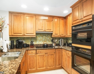2728 Tiburon Boulevard E - Photo Thumbnail 5