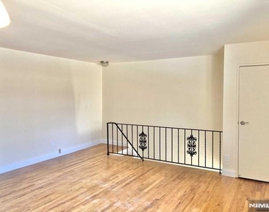 402 Washington - Photo Thumbnail 1