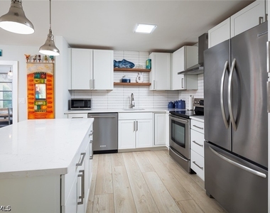 4171 Lakewood Boulevard - Photo Thumbnail 2