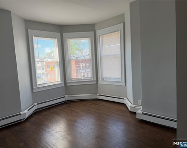 252 Boulevard - Photo Thumbnail 6