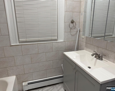 252 Boulevard - Photo Thumbnail 9