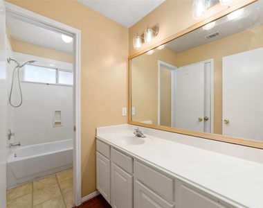 8207 Aliso Canyon Lane - Photo Thumbnail 20