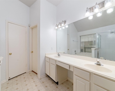 8207 Aliso Canyon Lane - Photo Thumbnail 15