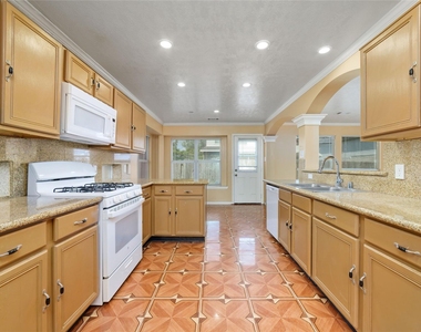 8207 Aliso Canyon Lane - Photo Thumbnail 10