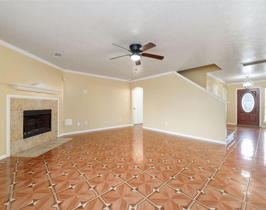 8207 Aliso Canyon Lane - Photo Thumbnail 4