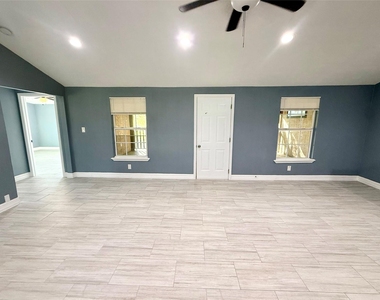 9013 Puritan Way - Photo Thumbnail 9