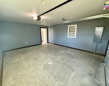 9013 Puritan Way - Photo Thumbnail 15