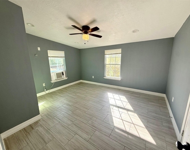9013 Puritan Way - Photo Thumbnail 10