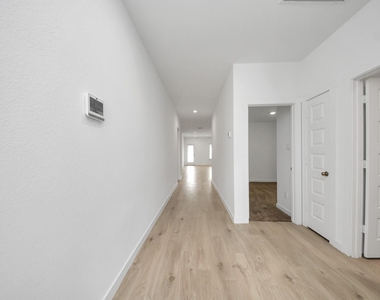 1618 Westway Drive - Photo Thumbnail 5