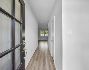 1120 Novelle Bend Drive - Photo Thumbnail 2
