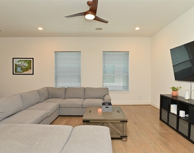 1117 W 16th Street - Photo Thumbnail 26