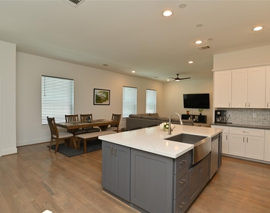 1117 W 16th Street - Photo Thumbnail 13