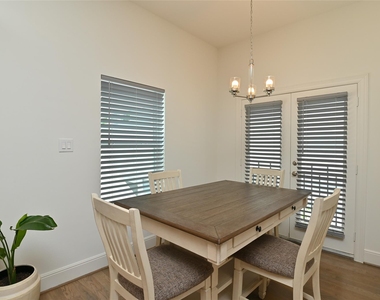 1117 W 16th Street - Photo Thumbnail 16