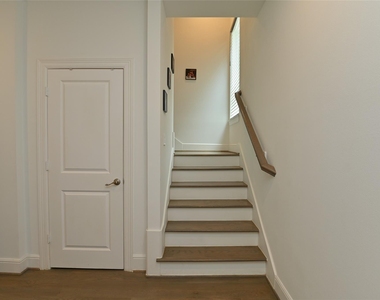 1117 W 16th Street - Photo Thumbnail 7