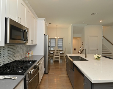 1117 W 16th Street - Photo Thumbnail 21