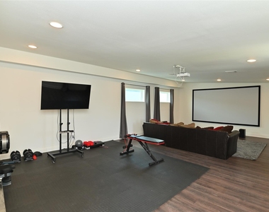1117 W 16th Street - Photo Thumbnail 43