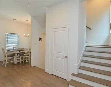 1117 W 16th Street - Photo Thumbnail 15