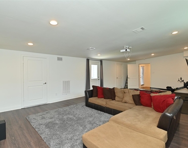 1117 W 16th Street - Photo Thumbnail 45