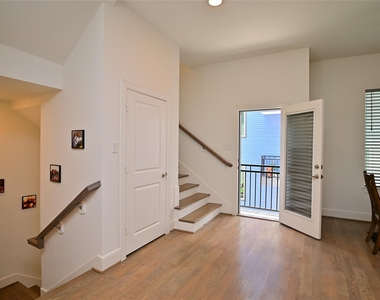 1117 W 16th Street - Photo Thumbnail 18