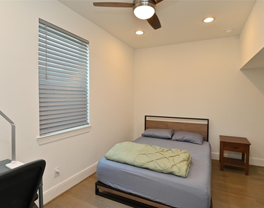 1117 W 16th Street - Photo Thumbnail 8