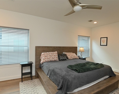 1117 W 16th Street - Photo Thumbnail 32