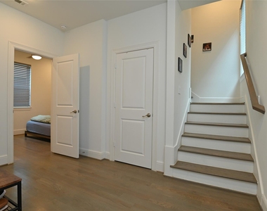 1117 W 16th Street - Photo Thumbnail 5