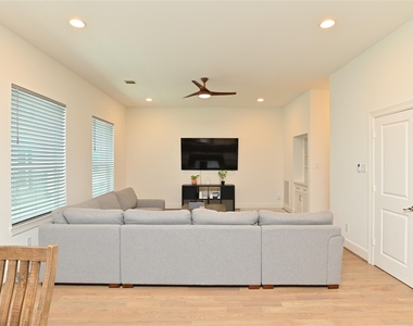 1117 W 16th Street - Photo Thumbnail 24