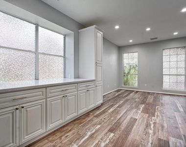 421 Livingstone Lane - Photo Thumbnail 21