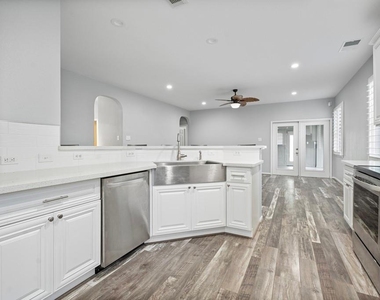 421 Livingstone Lane - Photo Thumbnail 8