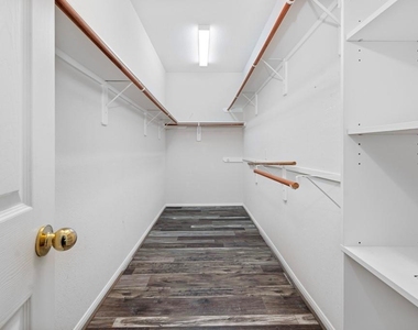 421 Livingstone Lane - Photo Thumbnail 17