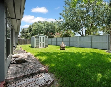 421 Livingstone Lane - Photo Thumbnail 2