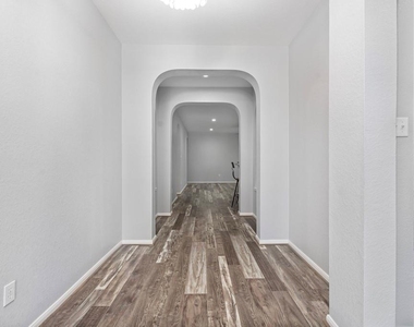 421 Livingstone Lane - Photo Thumbnail 4