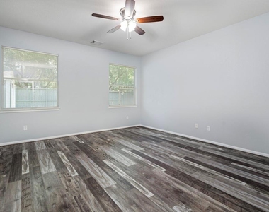 421 Livingstone Lane - Photo Thumbnail 15