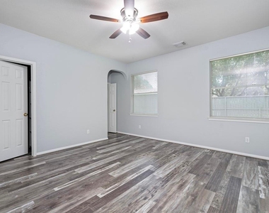 421 Livingstone Lane - Photo Thumbnail 16