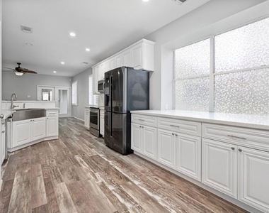 421 Livingstone Lane - Photo Thumbnail 7