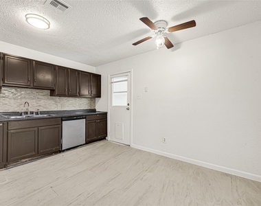 622 N 13th Street - Photo Thumbnail 6